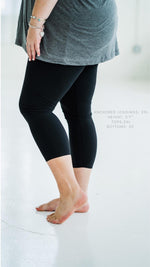 Black Capri Leggings with Pockets